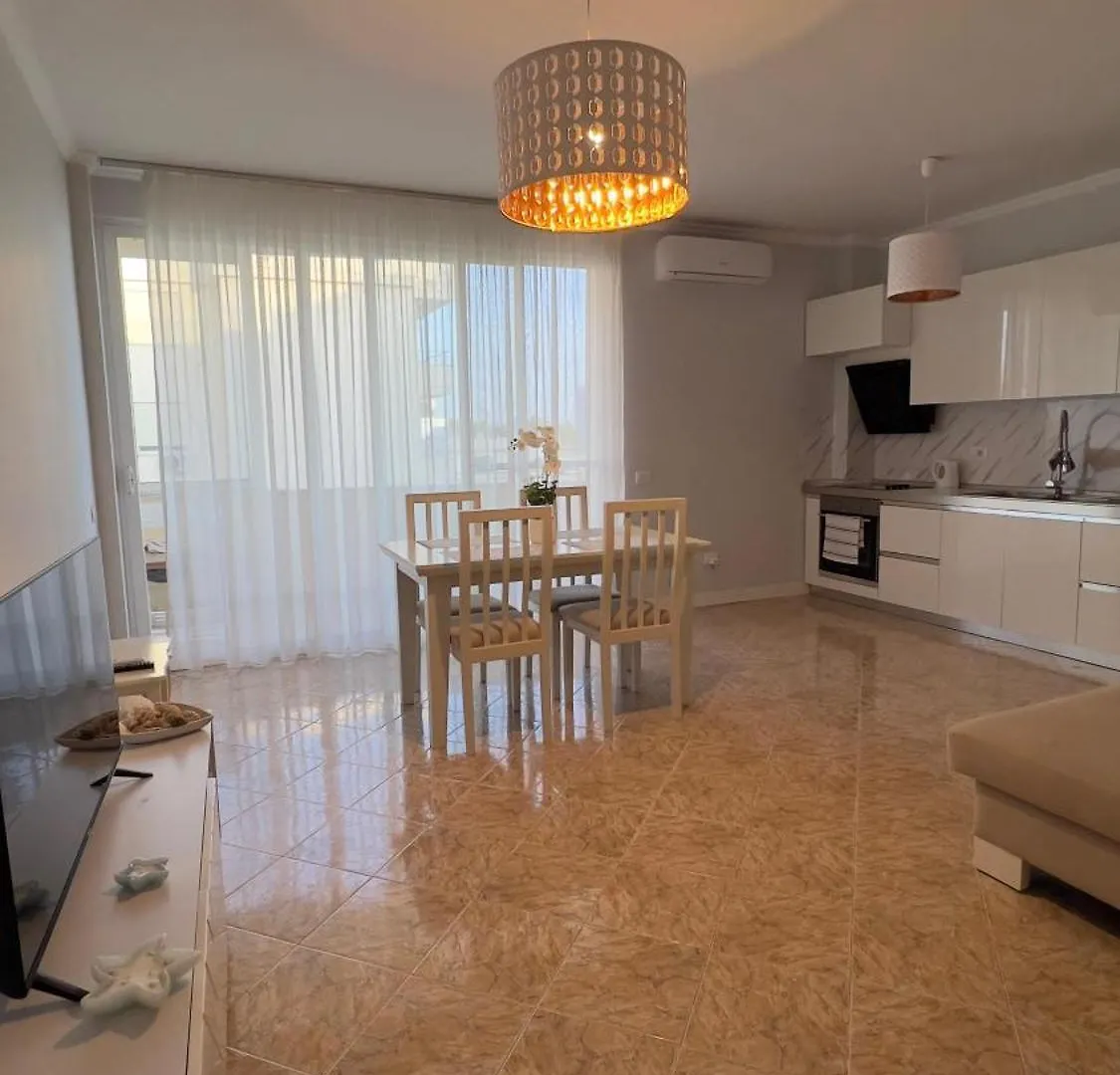 Ajsi Deluxe Apartments Dıraç