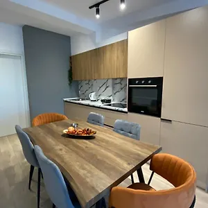 Brand New Apts Located At The City's Main Square-100 Mbs Wifi Дуррес